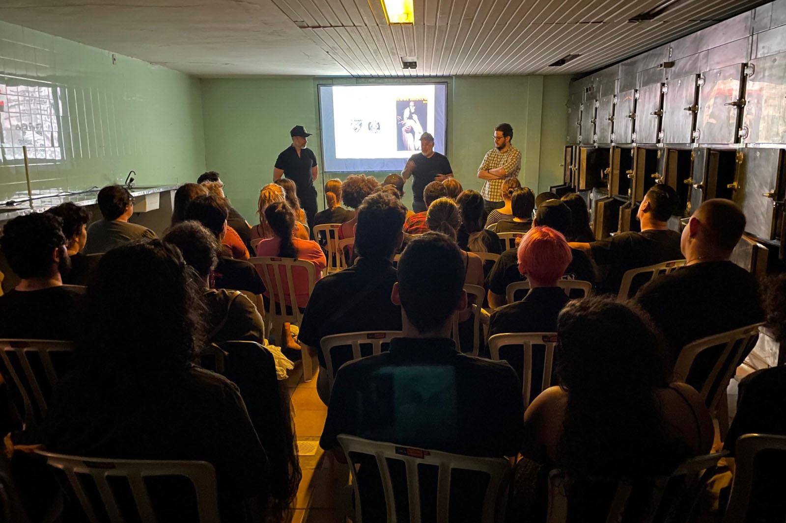 A edição deste ano da mostra internacional transforma o antigo necrotério do museu em sala de cinema, reforçando a proposta do evento de ocupar locais simbólicos da cidade com obras de horror, suspense e ficção científica.