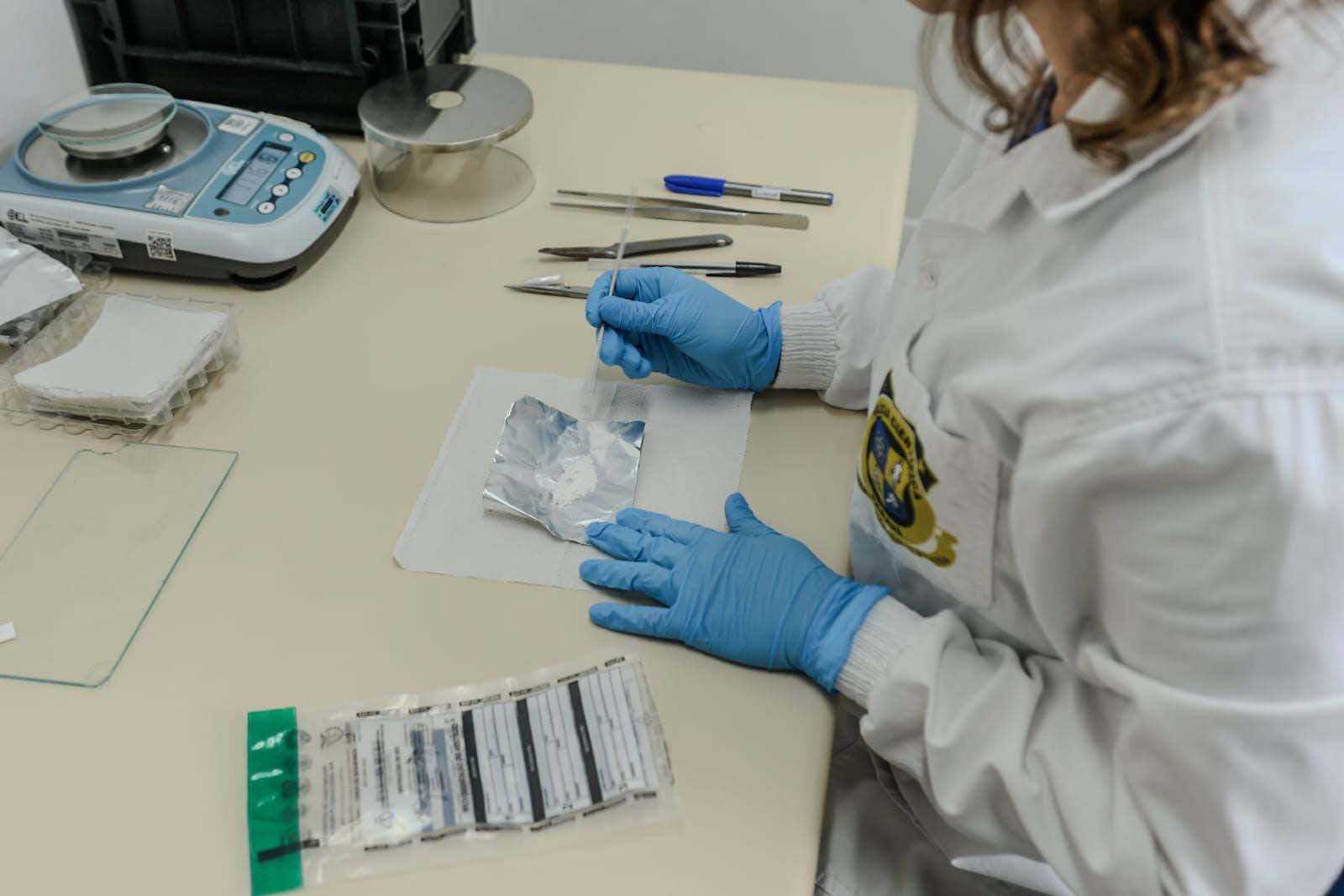  De testes de rotina às novas drogas: como a Polícia Científica identifica as substâncias apreendidas 