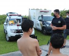 Exposição de equipamentos da Polícia Científica atrai público em Matinhos