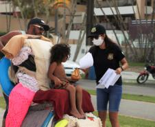 Na praia, atividades para crianças mostram a importância da ciência na solução de crimes