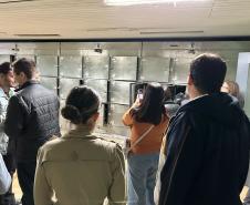 Servidores da Sesp visitam unidades da Polícia Científica em Curitiba