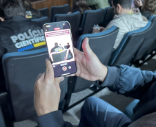Polícia Científica do Paraná promove curso pioneiro de perícia com tecnologia em smartphone