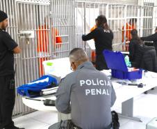 Mutirão coleta material genético de 394 presos na Casa de Custódia de Curitiba
