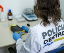 De testes de rotina às novas drogas: como a Polícia Científica identifica as substâncias apreendidas