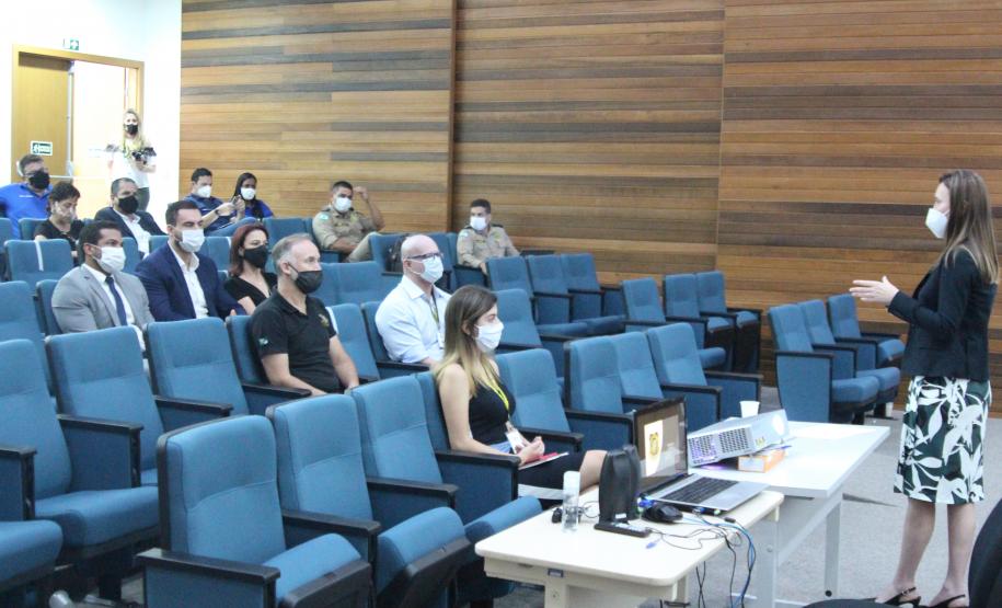 Polícia Científica promove reunião com representantes do Paraná e do Pará para debater sobre acidente com ônibus na BR 376