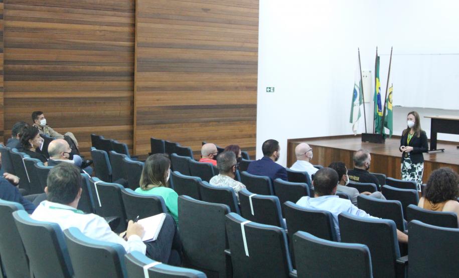 Polícia Científica promove reunião com representantes do Paraná e do Pará para debater sobre acidente com ônibus na BR 376