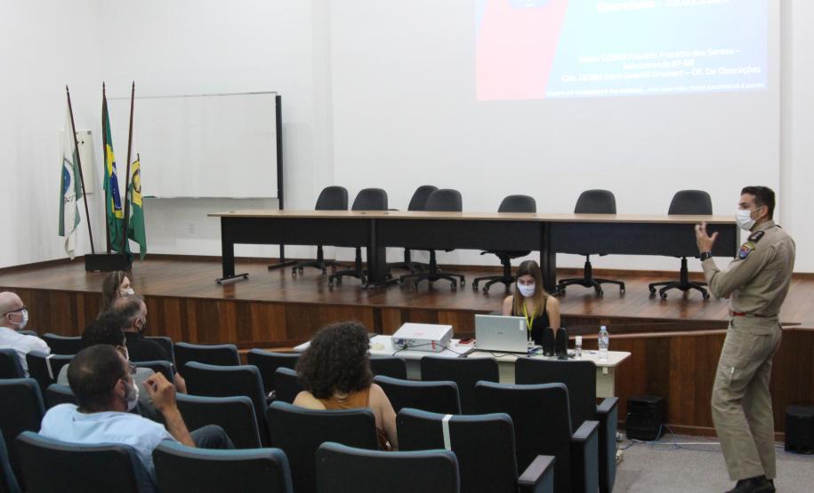 Polícia Científica promove reunião com representantes do Paraná e do Pará para debater sobre acidente com ônibus na BR 376