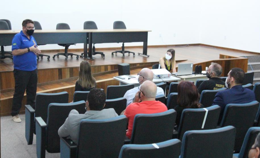 Polícia Científica promove reunião com representantes do Paraná e do Pará para debater sobre acidente com ônibus na BR 376