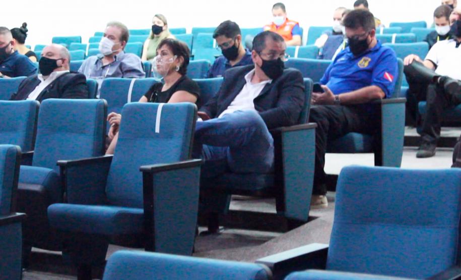 Polícia Científica promove reunião com representantes do Paraná e do Pará para debater sobre acidente com ônibus na BR 376