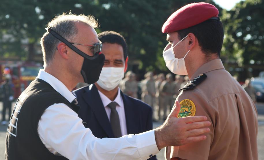 Profissionais de segurança pública são homenageados pelo ministro André Mendonça na APMG, em São José dos Pinhais