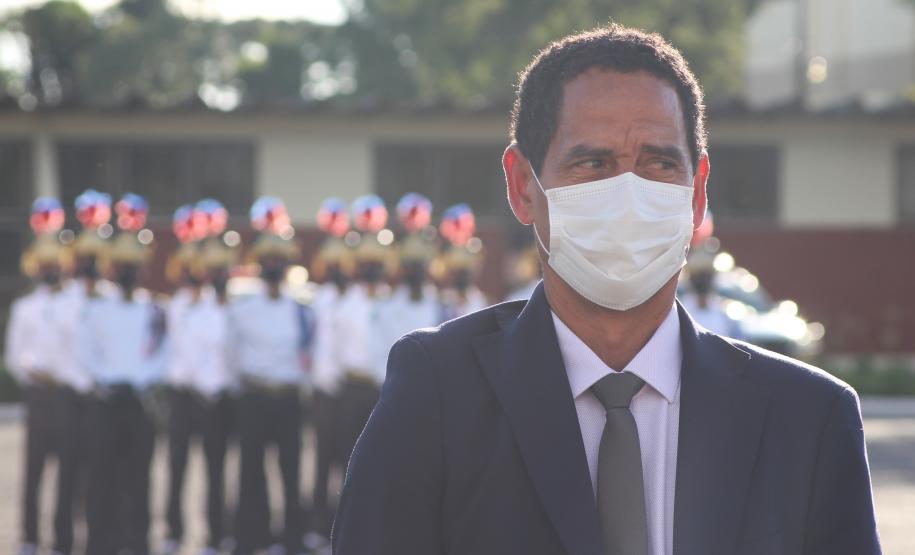 Profissionais de segurança pública são homenageados pelo ministro André Mendonça na APMG, em São José dos Pinhais