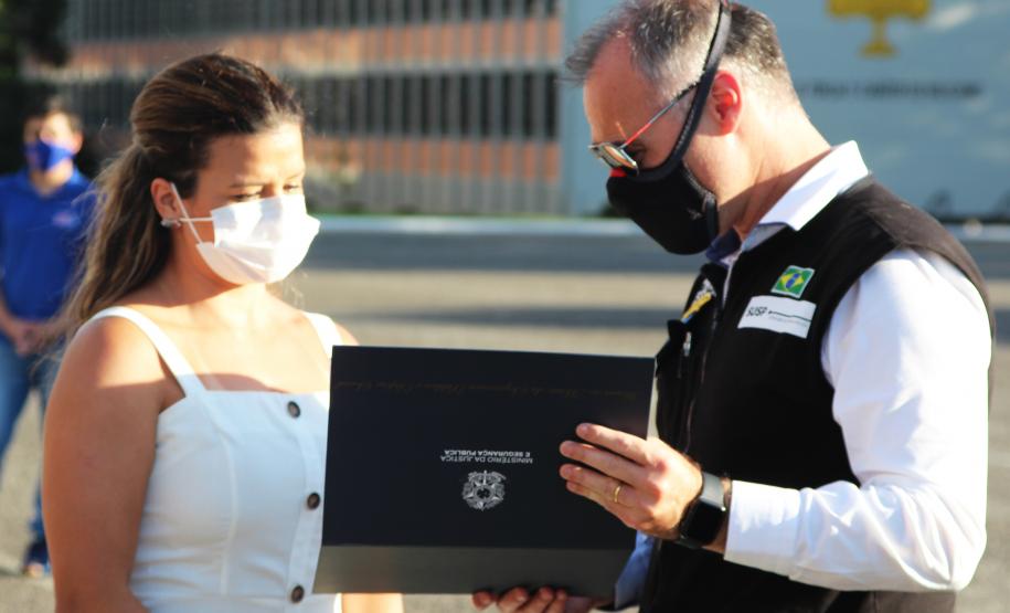 Profissionais de segurança pública são homenageados pelo ministro André Mendonça na APMG, em São José dos Pinhais