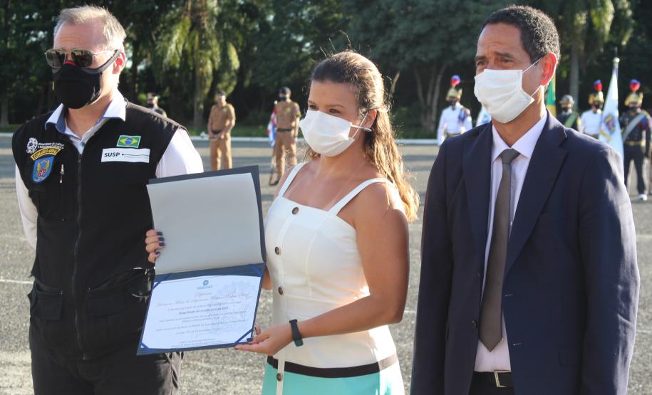 Profissionais de segurança pública são homenageados pelo ministro André Mendonça na APMG, em São José dos Pinhais