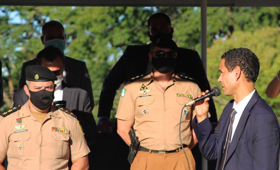 Profissionais de segurança pública são homenageados pelo ministro André Mendonça na APMG, em São José dos Pinhais
