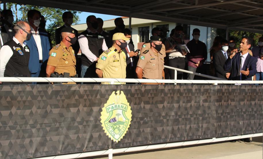 Profissionais de segurança pública são homenageados pelo ministro André Mendonça na APMG, em São José dos Pinhais