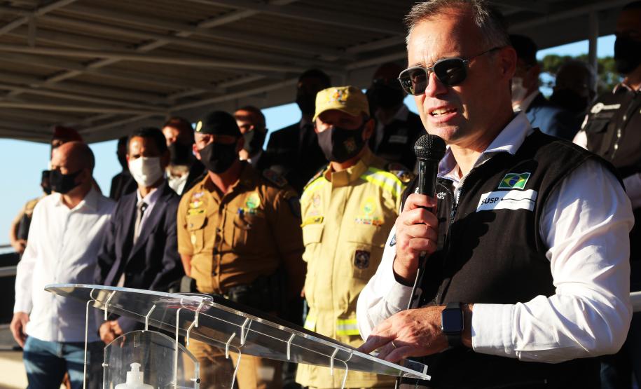 Profissionais de segurança pública são homenageados pelo ministro André Mendonça na APMG, em São José dos Pinhais