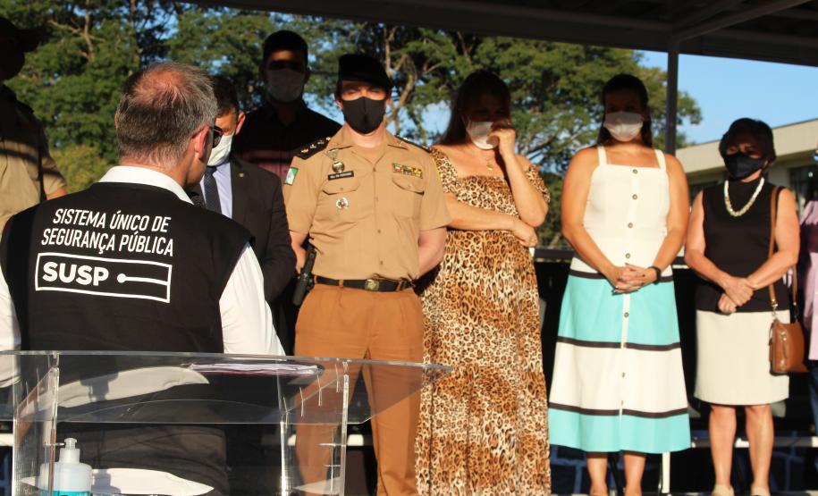 Profissionais de segurança pública são homenageados pelo ministro André Mendonça na APMG, em São José dos Pinhais