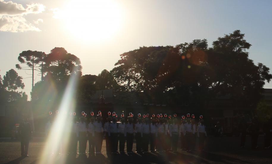 Profissionais de segurança pública são homenageados pelo ministro André Mendonça na APMG, em São José dos Pinhais