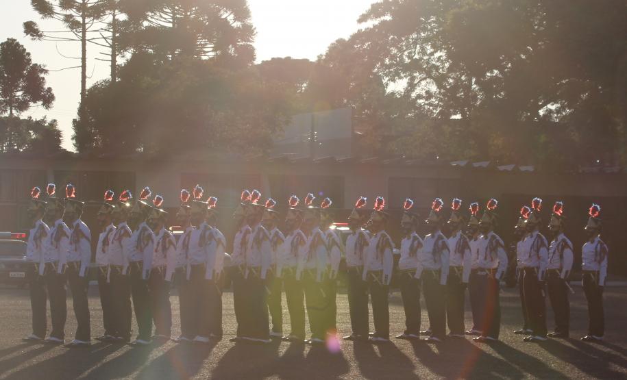 Profissionais de segurança pública são homenageados pelo ministro André Mendonça na APMG, em São José dos Pinhais