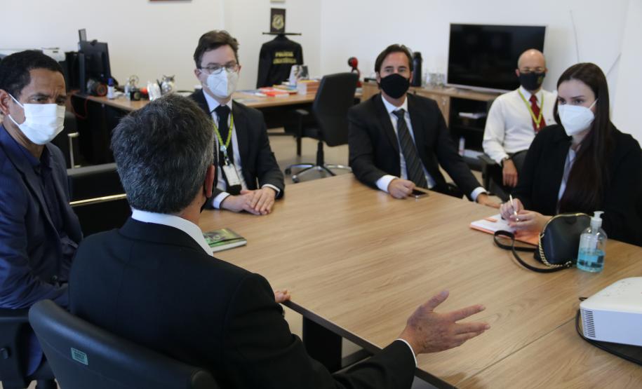 Secretário Nacional de Política sobre drogas visita sede da Polícia Científica do Paraná