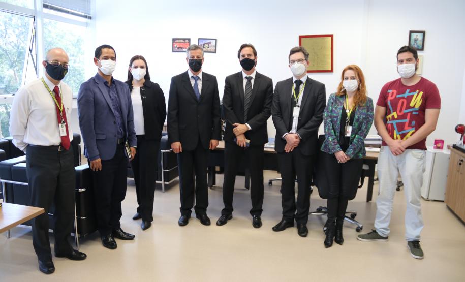 Secretário Nacional de Política sobre drogas visita sede da Polícia Científica do Paraná