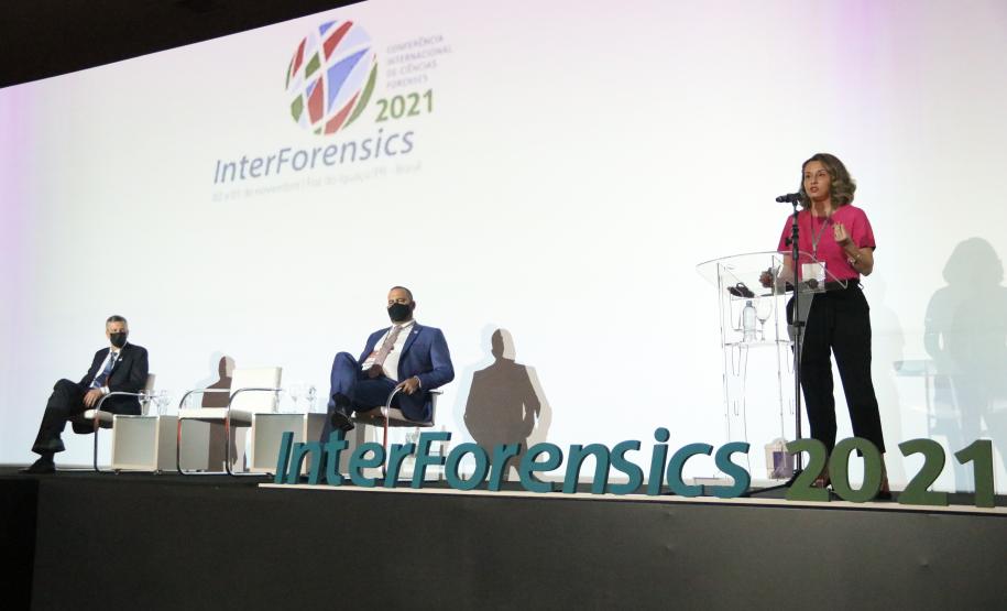 Paraná desponta com estudos para aprimorar metodologia de extração de dados de celulares e Hds