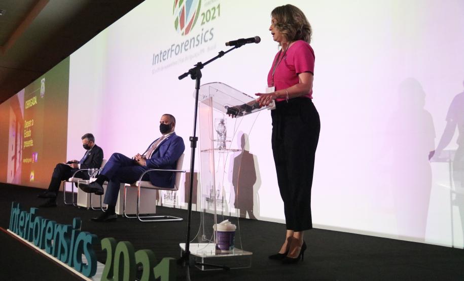 Paraná desponta com estudos para aprimorar metodologia de extração de dados de celulares e Hds