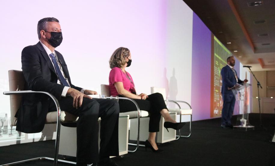 Paraná desponta com estudos para aprimorar metodologia de extração de dados de celulares e Hds