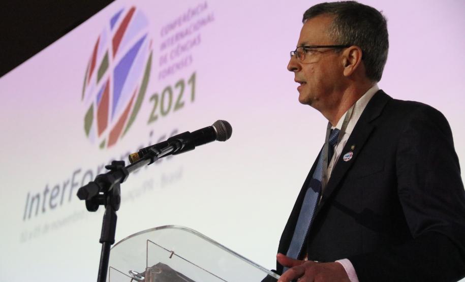 Paraná desponta com estudos para aprimorar metodologia de extração de dados de celulares e Hds