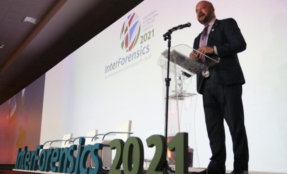 Paraná desponta com estudos para aprimorar metodologia de extração de dados de celulares e Hds