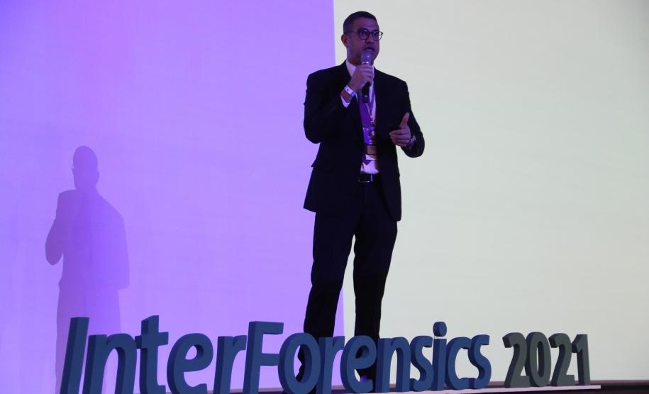 Paraná desponta com estudos para aprimorar metodologia de extração de dados de celulares e Hds