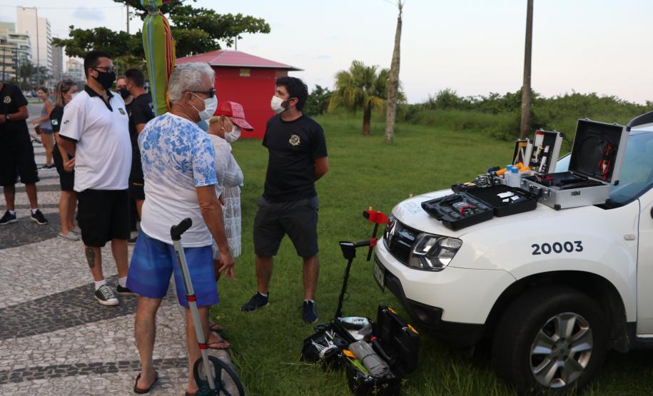 Exposição de equipamentos da Polícia Científica atrai público em Matinhos