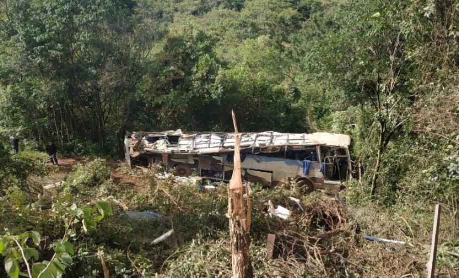 Em menos de 12 horas, vítimas fatais do acidente com ônibus em Sapopema (PR) são identificadas e liberadas aos familiares
