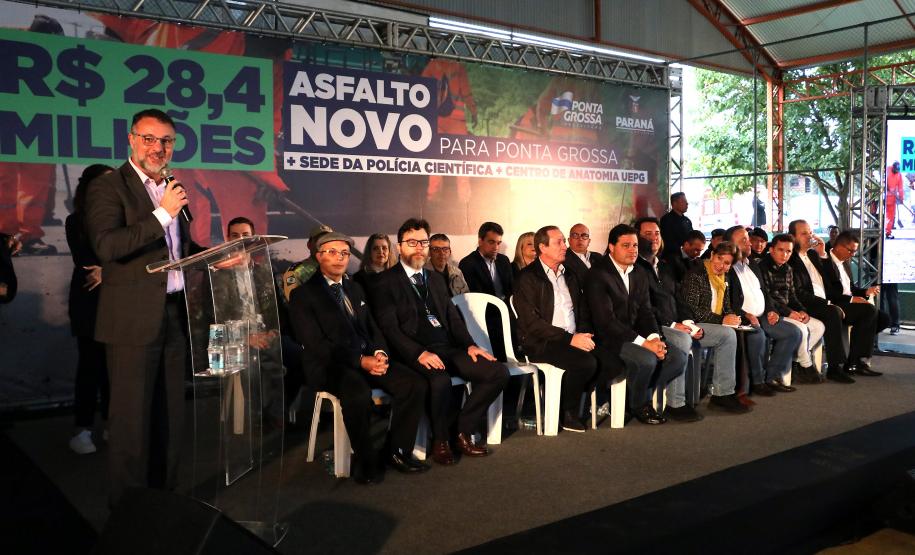 Gov. Carlos Massa Ratinho Junior, secretario de estado da seguranca publica, Wagner Mesquita e demais autoridades, assinam convênio para construçao da sede da polícia científica e centro de anatomia. Ponta Grasso, 30/05/2022 Foto: Ricardo almeida/SESP