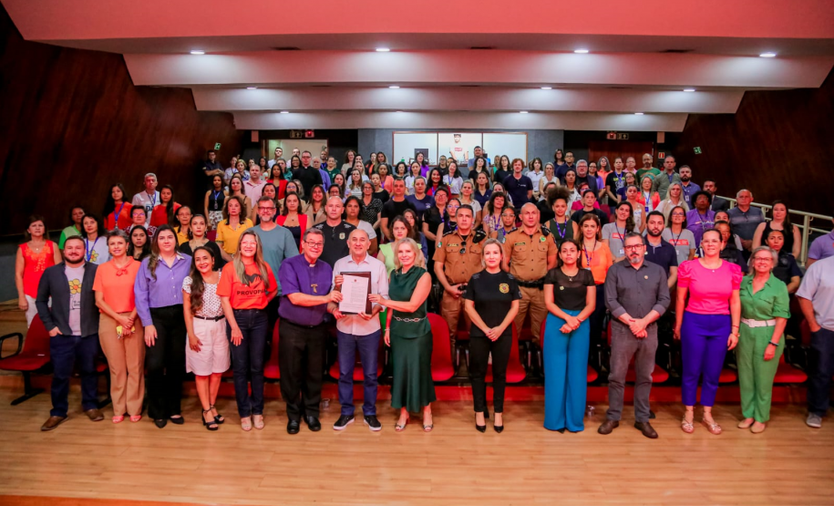 Polícia Científica do Paraná participa de evento sobre o Maio Laranja em Maringá