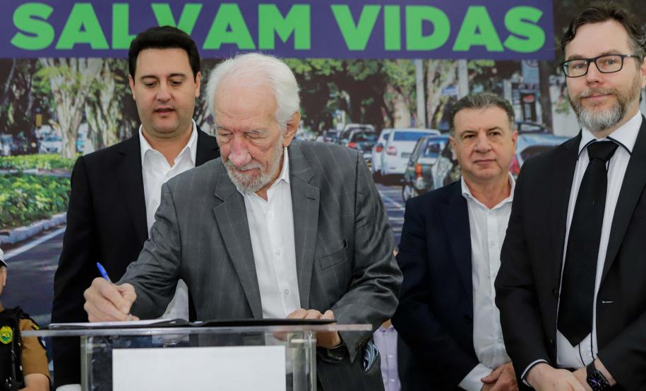 Detran-PR destina R$ 2,5 milhões para compra de equipamento na Polícia Científica