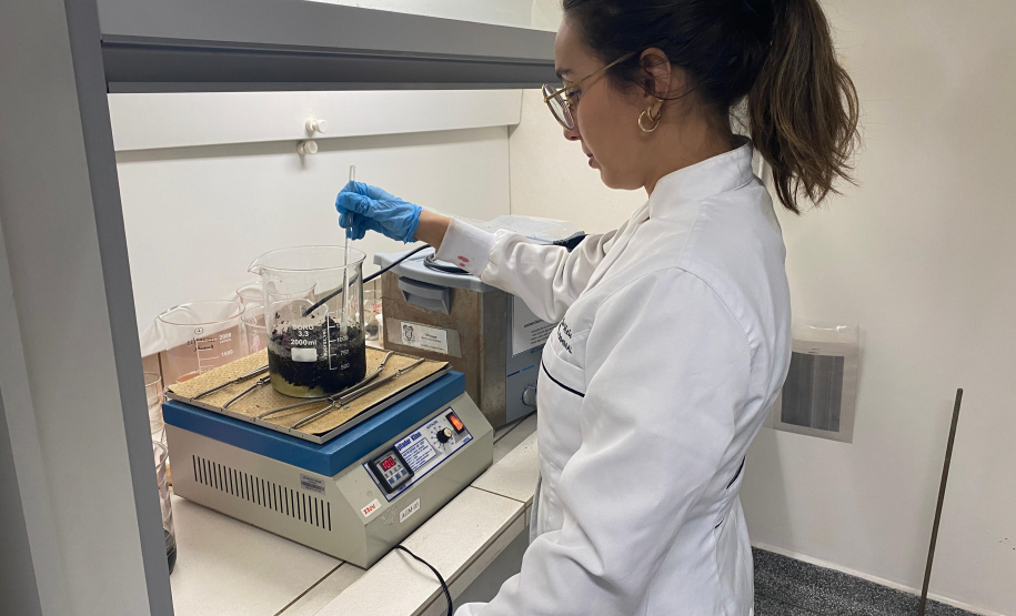 Morte de abelhas leva a Polícia Científica a identificar agrotóxico usado irregularmente no Brasil