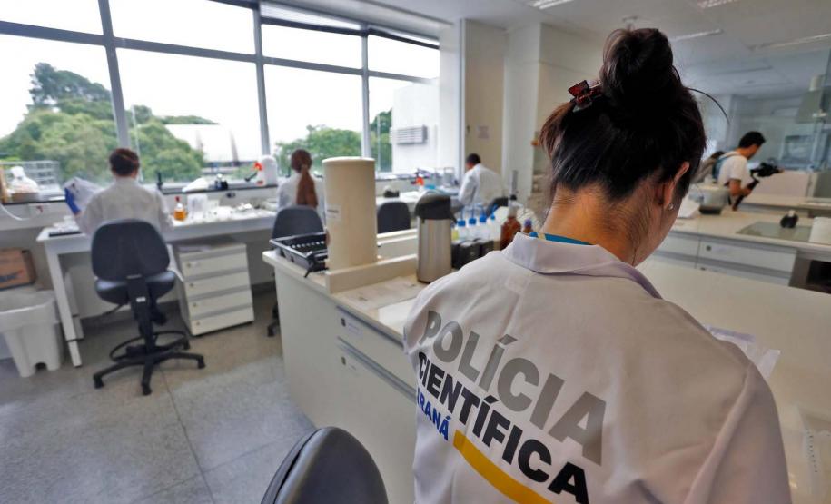 Mulheres na Polícia Científica do Paraná têm papel essencial para elucidação de crimes