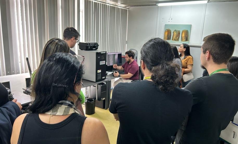 Servidores da Sesp visitam unidades da Polícia Científica em Curitiba