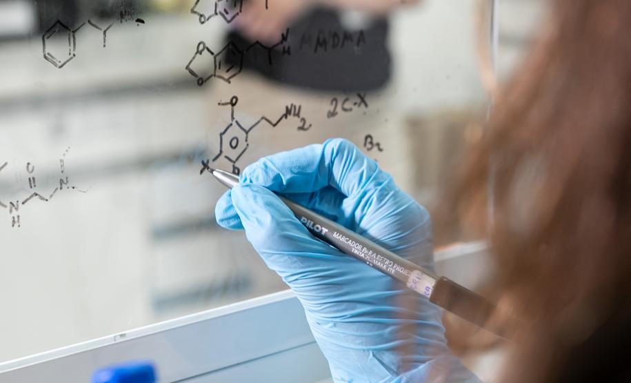 Cientistas são a fonte de maior confiança para os paranaenses, aponta pesquisa inédita