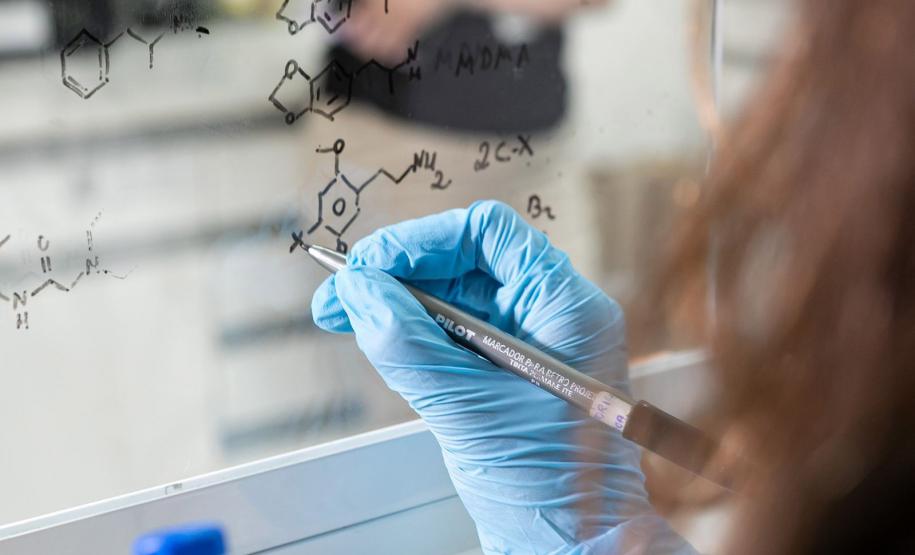 Intoxicação por metanol: análises da Polícia Científica contribuem com investigações