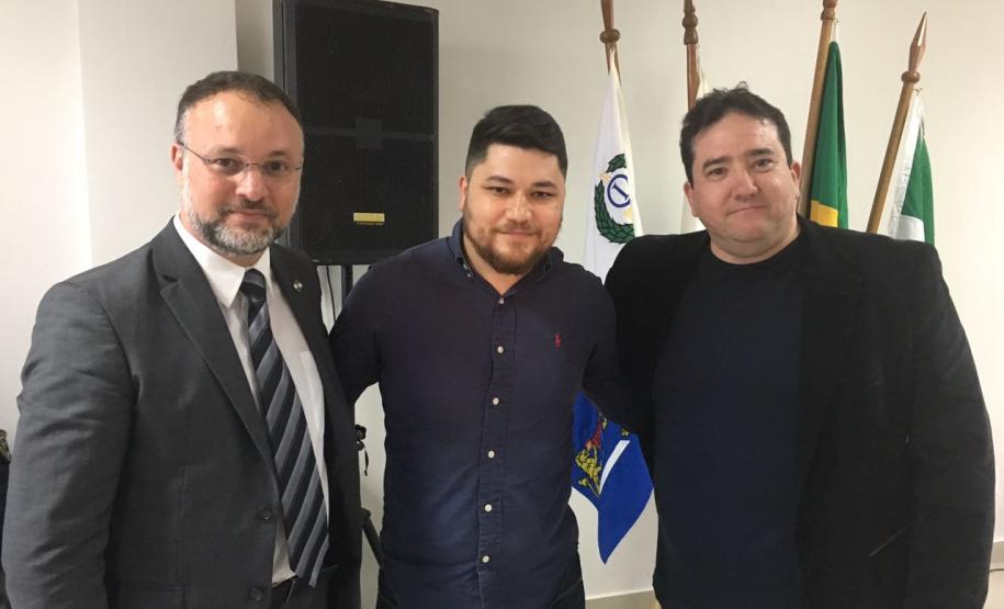 Ajudante de perícia que encontrou e devolveu 14 mil reais recebe homenagem da Polícia Científica -