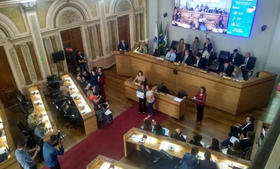 Polícia Científica recebe homenagem na Câmara Municipal de Vereadores de Curitiba