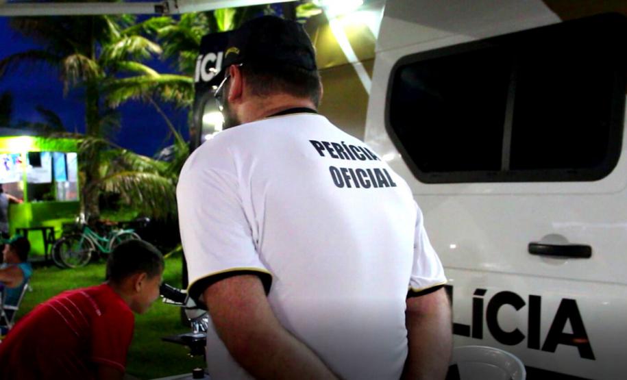 Polícia Científica apresenta vestígios de cena de crime e equipamentos, na orla de Caiobá, no litoral do Paraná