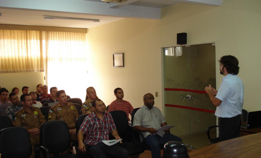 Peritos de Ponta Grossa ministram palestras a autoridades policiais Peritos de Ponta Grossa ministram palestras a autoridades policiais