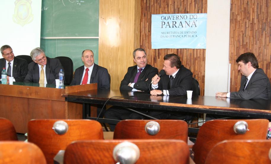 O Instituto de Criminalística do Paraná reabriu, nesta quarta-feira (12), o Laboratório de Hipnose Forense, o único da América Latina especializado no uso desta técnica para colaborar com a investigação de crimes. O serviço foi inaugurado em setembro de 1998 e funcionou até outubro de 2008, quando foi desativado. Agora, foi reaberto para melhorar a solução de inquéritos criminais. Foto:SESP