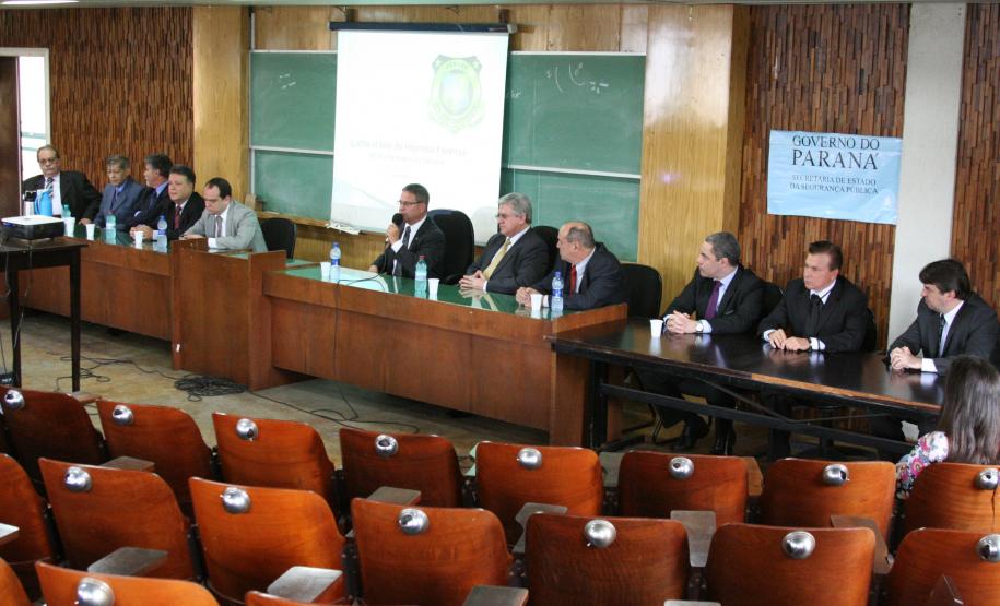 O Instituto de Criminalística do Paraná reabriu, nesta quarta-feira (12), o Laboratório de Hipnose Forense, o único da América Latina especializado no uso desta técnica para colaborar com a investigação de crimes. O serviço foi inaugurado em setembro de 1998 e funcionou até outubro de 2008, quando foi desativado. Agora, foi reaberto para melhorar a solução de inquéritos criminais. Foto:SESP