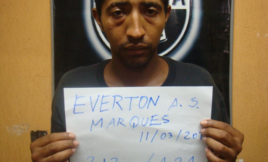 Everton Agnaldo da Silva Marques, 25 anos, procurado pela polícia