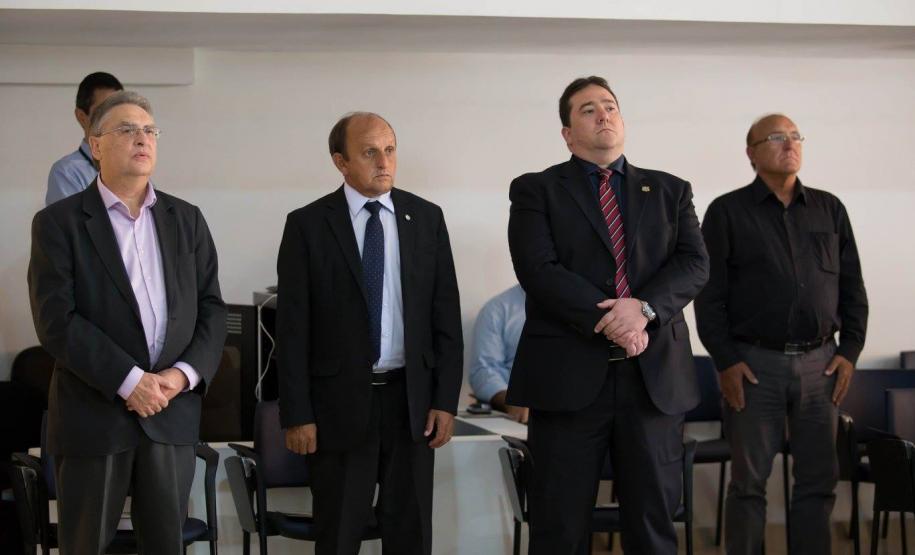 Diretor Geral da Polícia Científica do Paraná é homenageado pelo CRF-PR, no Dia do Farmacêutico.